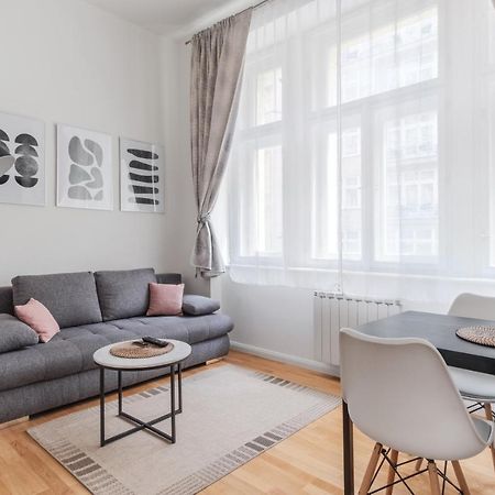 Luminous Apartment For 2 Near Wenceslas Square By Prague Days Exterior photo