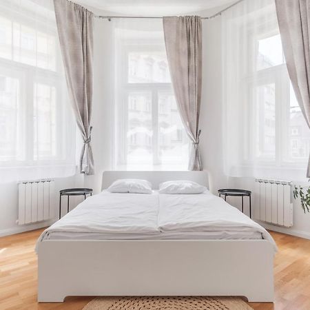Luminous Apartment For 2 Near Wenceslas Square By Prague Days Exterior photo