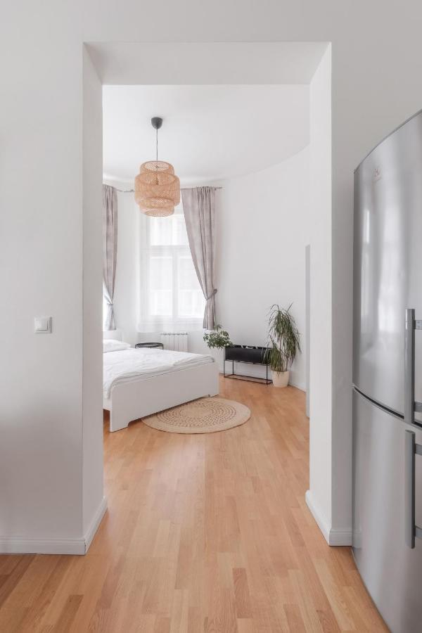 Luminous Apartment For 2 Near Wenceslas Square By Prague Days Exterior photo