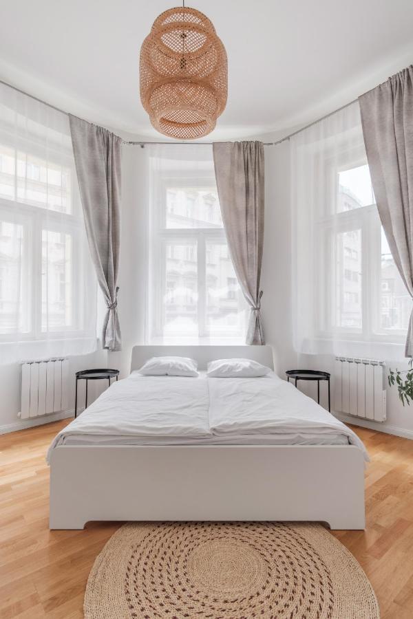 Luminous Apartment For 2 Near Wenceslas Square By Prague Days Exterior photo