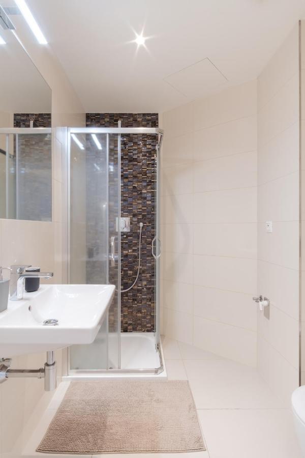Luminous Apartment For 2 Near Wenceslas Square By Prague Days Exterior photo