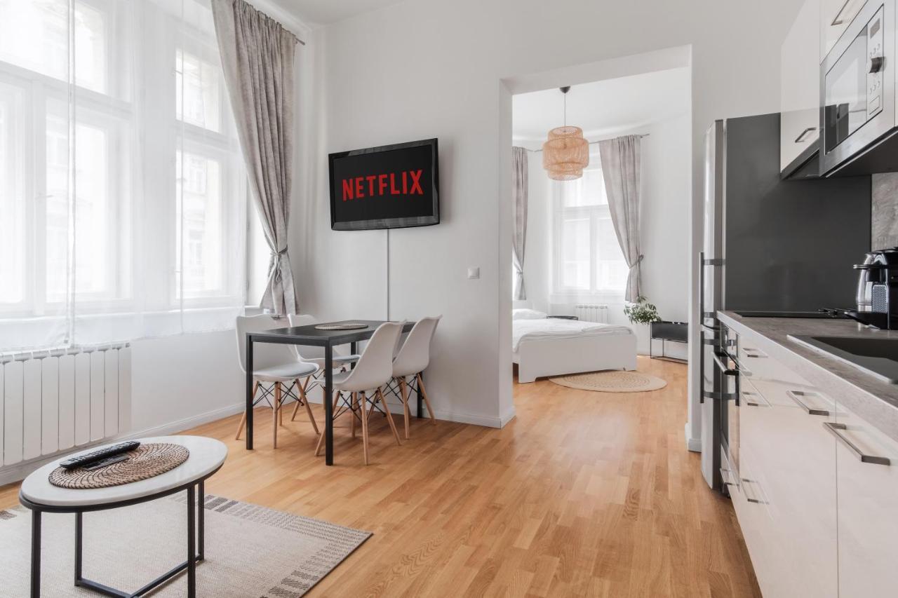 Luminous Apartment For 2 Near Wenceslas Square By Prague Days Exterior photo